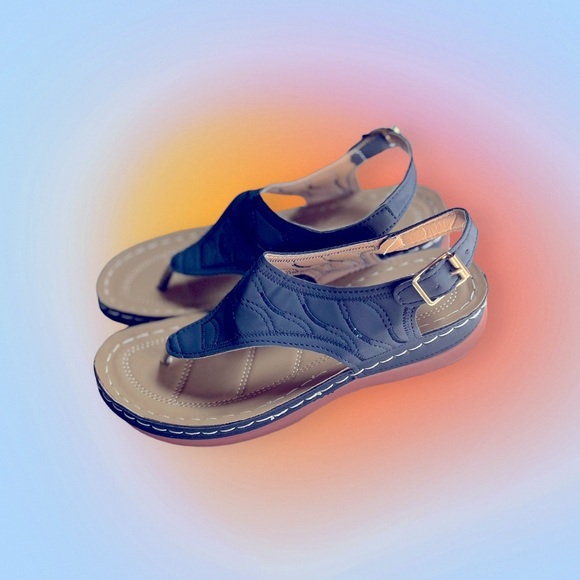 Low Wedge Thong Navy Sandal Sz 39/8.5 - Picture 2 of 13